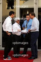 Bernie Ecclestone (GBR) CEO Formula One Group (FOM) with Zak brown (USA) Just Marketing and representatives from UBS 03.11.2013. Formula 1 World Championship, Rd 17, Abu Dhabi Grand Prix, Yas Marina Circuit, Abu Dhabi, Race Day.