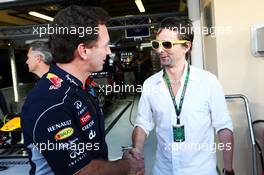 (L to R): Christian Horner (GBR) Red Bull Racing Team Principal with Matthew Bellamy (GBR) Muse. 03.11.2013. Formula 1 World Championship, Rd 17, Abu Dhabi Grand Prix, Yas Marina Circuit, Abu Dhabi, Race Day.