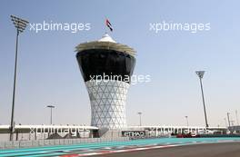 Track atmosphere 31.10.2013. Formula 1 World Championship, Rd 17, Abu Dhabi Grand Prix, Yas Marina Circuit, Abu Dhabi, Preparation Day.