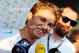 Nico Rosberg (GER) Mercedes AMG F1 with the media. 31.10.2013. Formula 1 World Championship, Rd 17, Abu Dhabi Grand Prix, Yas Marina Circuit, Abu Dhabi, Preparation Day.
