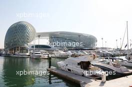 Boats in the the marina. 31.10.2013. Formula 1 World Championship, Rd 17, Abu Dhabi Grand Prix, Yas Marina Circuit, Abu Dhabi, Preparation Day.