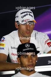 Adrian Sutil (GER) Sahara Force India F1 and Lewis Hamilton (GBR) Mercedes AMG F1 in the FIA Press Conference. 31.10.2013. Formula 1 World Championship, Rd 17, Abu Dhabi Grand Prix, Yas Marina Circuit, Abu Dhabi, Preparation Day.