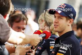 Sebastian Vettel (GER) Red Bull Racing with the media. 31.10.2013. Formula 1 World Championship, Rd 17, Abu Dhabi Grand Prix, Yas Marina Circuit, Abu Dhabi, Preparation Day.