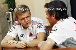 (L to R): Kevin Magnussen (DEN) McLaren Test Driver with Sam Michael (AUS) McLaren Sporting Director. 31.10.2013. Formula 1 World Championship, Rd 17, Abu Dhabi Grand Prix, Yas Marina Circuit, Abu Dhabi, Preparation Day.