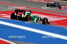 Lewis Hamilton (GBR) Mercedes AMG F1 W04 leads Charles Pic (FRA) Caterham CT03. 15.11.2013. Formula 1 World Championship, Rd 18, United States Grand Prix, Austin, Texas, USA, Practice Day.