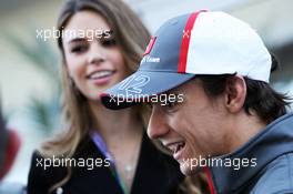 Esteban Gutierrez (MEX) Sauber with his girlfriend Paula Ruiz (MEX). 15.11.2013. Formula 1 World Championship, Rd 18, United States Grand Prix, Austin, Texas, USA, Practice Day.