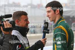 (L to R): Will Buxton (GBR) NBS Sports Network TV Presenter with Alexander Rossi (USA) Caterham F1 Reserve Driver. 15.11.2013. Formula 1 World Championship, Rd 18, United States Grand Prix, Austin, Texas, USA, Practice Day.