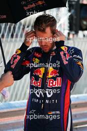 Sebastian Vettel (GER) Red Bull Racing on the grid. 17.11.2013. Formula 1 World Championship, Rd 18, United States Grand Prix, Austin, Texas, USA, Race Day.