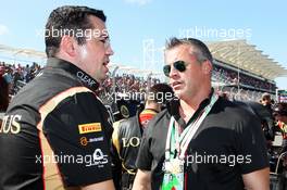(L to R): Eric Boullier (FRA) Lotus F1 Team Principal with Matt LeBlanc (USA) Actor on the grid. 17.11.2013. Formula 1 World Championship, Rd 18, United States Grand Prix, Austin, Texas, USA, Race Day.