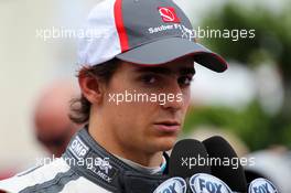 Esteban Gutierrez (MEX) Sauber with the media. 16.11.2013. Formula 1 World Championship, Rd 18, United States Grand Prix, Austin, Texas, USA, Qualifying Day.
