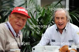 (L to R): Niki Lauda (AUT) Mercedes Non-Executive Chairman with Jackie Stewart (GBR). 17.11.2013. Formula 1 World Championship, Rd 18, United States Grand Prix, Austin, Texas, USA, Race Day.