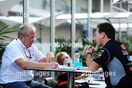 (L to R): Dr Helmut Marko (AUT) Red Bull Motorsport Consultant with Christian Horner (GBR) Red Bull Racing Team Principal. 17.11.2013. Formula 1 World Championship, Rd 18, United States Grand Prix, Austin, Texas, USA, Race Day.