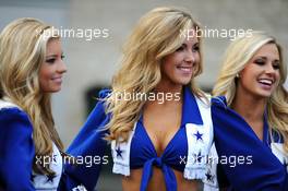 Dallas Cowboys cheerleaders. 17.11.2013. Formula 1 World Championship, Rd 18, United States Grand Prix, Austin, Texas, USA, Race Day.