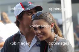 Esteban Gutierrez (MEX) Sauber with his girlfriend Paula Ruiz (MEX). 17.11.2013. Formula 1 World Championship, Rd 18, United States Grand Prix, Austin, Texas, USA, Race Day.