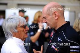 (L to R): Bernie Ecclestone (GBR) CEO Formula One Group (FOM) with Adrian Newey (GBR) Red Bull Racing Chief Technical Officer. 17.11.2013. Formula 1 World Championship, Rd 18, United States Grand Prix, Austin, Texas, USA, Race Day.