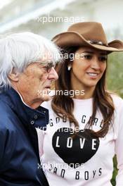 Bernie Ecclestone (GBR) CEO Formula One Group (FOM) with his wife Fabiana Flosi (BRA). 14.11.2013. Formula 1 World Championship, Rd 18, United States Grand Prix, Austin, Texas, USA, Preparation Day.