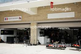 Pit garage next to Romain Grosjean (FRA) Lotus F1 Team is nameless. 14.11.2013. Formula 1 World Championship, Rd 18, United States Grand Prix, Austin, Texas, USA, Preparation Day.