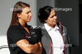 (L to R): Simona de Silvestro (SUI) Indycar Driver with Monisha Kaltenborn (AUT) Sauber Team Principal. 14.11.2013. Formula 1 World Championship, Rd 18, United States Grand Prix, Austin, Texas, USA, Preparation Day.