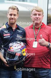 Rolf Carsjens (Left), competition winner to design the US GP helmet of Sebastian Vettel (GER) Red Bull Racing (Right). 14.11.2013. Formula 1 World Championship, Rd 18, United States Grand Prix, Austin, Texas, USA, Preparation Day.