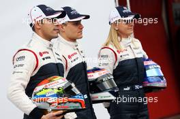 (L to R): Pastor Maldonado (VEN) Williams, team mate Valtteri Bottas (FIN) Williams and Susie Wolff (GBR) Williams Development Driver. 19.02.2013. Williams FW35 Launch, Barcelona, Spain.