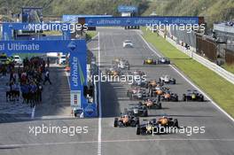 Daniil Kvyat (RUS) CARLIN Dallara F312 Volkswagen, start race 1 28.09.2013. FIA F3 European Championship 2013, Round 8, Race 1, Circuit Park Zandvoort, Netherlands