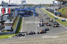 Daniil Kvyat (RUS) CARLIN Dallara F312 Volkswagen, start race 1 28.09.2013. FIA F3 European Championship 2013, Round 8, Race 1, Circuit Park Zandvoort, Netherlands