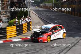 Race 2, Hugo Valente (ESP) SEAT Leon WTCC, Campos Racing after crash 17.11.2013. World Touring Car Championship, Rounds 23 and 24, Macau, China.