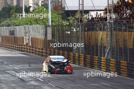 Race 2, Hugo Valente (ESP) SEAT Leon WTCC, Campos Racing after the crash 17.11.2013. World Touring Car Championship, Rounds 23 and 24, Macau, China.