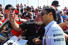 Felipe Massa (BRA) Williams with fans. 14.03.2014. Formula 1 World Championship, Rd 1, Australian Grand Prix, Albert Park, Melbourne, Australia, Practice Day.
