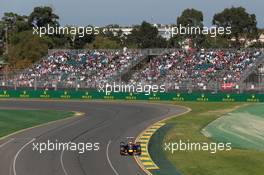 Daniel Ricciardo (AUS), Red Bull Racing  14.03.2014. Formula 1 World Championship, Rd 1, Australian Grand Prix, Albert Park, Melbourne, Australia, Practice Day.