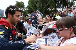 Daniel Ricciardo (AUS) Red Bull Racing signs autographs for the fans. 15.03.2014. Formula 1 World Championship, Rd 1, Australian Grand Prix, Albert Park, Melbourne, Australia, Qualifying Day.