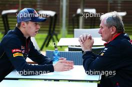 (L to R): Daniil Kvyat (RUS) Scuderia Toro Rosso with Dr Helmut Marko (AUT) Red Bull Motorsport Consultant. 15.03.2014. Formula 1 World Championship, Rd 1, Australian Grand Prix, Albert Park, Melbourne, Australia, Qualifying Day.