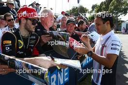 Felipe Massa (BRA) Williams signs autographs for the fans. 13.03.2014. Formula 1 World Championship, Rd 1, Australian Grand Prix, Albert Park, Melbourne, Australia, Preparation Day.