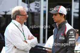 Esteban Gutierrez (MEX) Sauber (Right) with Didier Coton (BEL) Driver Manager. 13.03.2014. Formula 1 World Championship, Rd 1, Australian Grand Prix, Albert Park, Melbourne, Australia, Preparation Day.
