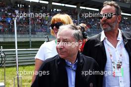 Jean Todt (FRA) FIA President with Jean Reno (FRA) Actor on the grid. 22.06.2014. Formula 1 World Championship, Rd 8, Austrian Grand Prix, Spielberg, Austria, Race Day.