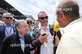 (L to R): Jean Todt (FRA) FIA President on the grid with Jean Reno (FRA) Actor and Kai Ebel (GER) RTL TV Presenter. 22.06.2014. Formula 1 World Championship, Rd 8, Austrian Grand Prix, Spielberg, Austria, Race Day.