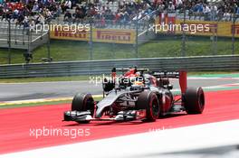 Esteban Gutierrez (MEX) Sauber C33 runs wide. 21.06.2014. Formula 1 World Championship, Rd 8, Austrian Grand Prix, Spielberg, Austria, Qualifying Day.