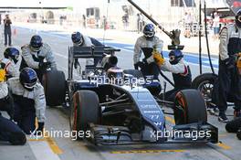 Valtteri Bottas (FIN) Williams FW36 practices a pit stop. 21.02.2014. Formula One Testing, Bahrain Test One, Day Three, Sakhir, Bahrain.