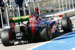 Daniil Kvyat (RUS) Scuderia Toro Rosso STR9 running flow-vis paint on the rear wing. 19.02.2014. Formula One Testing, Bahrain Test One, Day One, Sakhir, Bahrain.