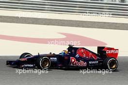 Daniil Kvyat (RUS) Scuderia Toro Rosso STR9. 21.02.2014. Formula One Testing, Bahrain Test One, Day Three, Sakhir, Bahrain.