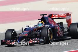 Daniil Kvyat (RUS) Scuderia Toro Rosso STR9. 21.02.2014. Formula One Testing, Bahrain Test One, Day Three, Sakhir, Bahrain.