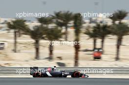Esteban Gutierrez (MEX) Sauber C33. 20.02.2014. Formula One Testing, Bahrain Test One, Day Two, Sakhir, Bahrain.
