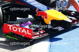 Red Bull Racing RB10 front wing with flow-vis paint. 20.02.2014. Formula One Testing, Bahrain Test One, Day Two, Sakhir, Bahrain.