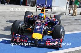 Sebastian Vettel (GER) Red Bull Racing RB10 leaves the pits. 19.02.2014. Formula One Testing, Bahrain Test One, Day One, Sakhir, Bahrain.