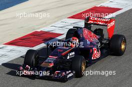 Daniil Kvyat (RUS) Scuderia Toro Rosso STR9. 19.02.2014. Formula One Testing, Bahrain Test One, Day One, Sakhir, Bahrain.