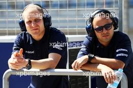 (L to R): Valtteri Bottas (FIN) Williams with team mate Felipe Massa (BRA) Williams. 22.02.2014. Formula One Testing, Bahrain Test One, Day Four, Sakhir, Bahrain.