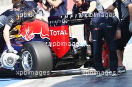 Sebastian Vettel (GER) Red Bull Racing RB10 pushed back in the pits with a mechanic armed with a fire extinguisher. 20.02.2014. Formula One Testing, Bahrain Test One, Day Two, Sakhir, Bahrain.