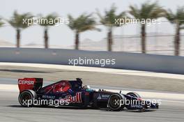 Daniil Kvyat (RUS) Scuderia Toro Rosso STR9. 21.02.2014. Formula One Testing, Bahrain Test One, Day Three, Sakhir, Bahrain.