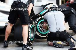 Mercedes AMG F1 mechanics practice pit stops. 20.02.2014. Formula One Testing, Bahrain Test One, Day Two, Sakhir, Bahrain.