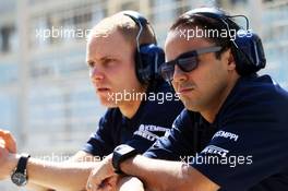 (L to R): Valtteri Bottas (FIN) Williams with team mate Felipe Massa (BRA) Williams. 22.02.2014. Formula One Testing, Bahrain Test One, Day Four, Sakhir, Bahrain.